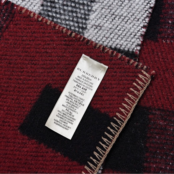 Burberry Wool Cashmere Half Mega Blanket Scarf - Brand New - Picture 7 of 7